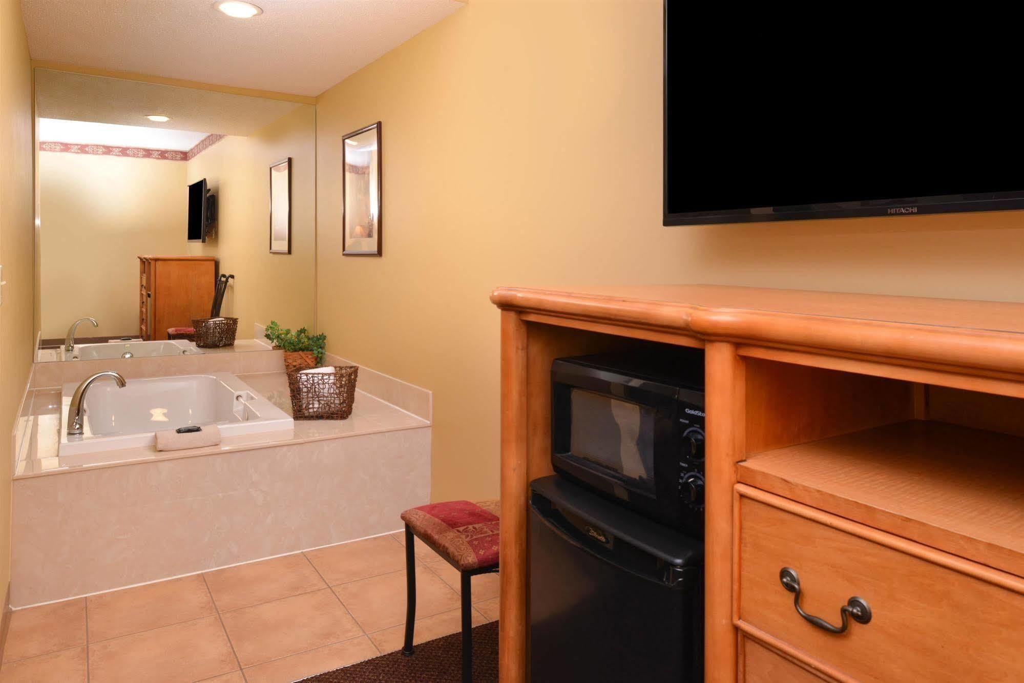 Country Hearth Inn & Suites Edwardsville Exteriér fotografie